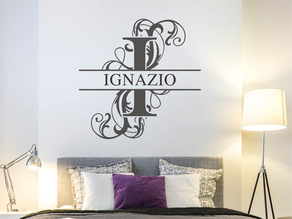 Wandtattoo verschnörkelter Buchstabe I mit Ignazio