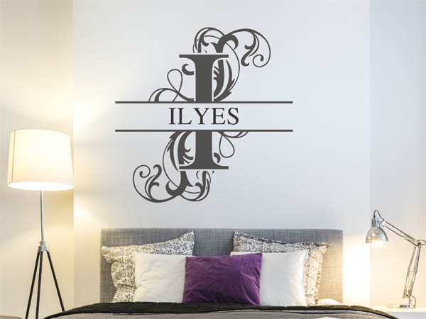 Wandtattoo verschnörkelter Buchstabe I mit Ilyes