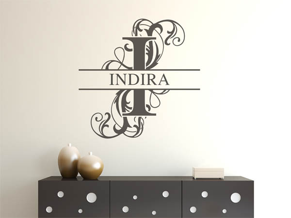 Wandtattoo verschnörkelter Buchstabe I mit Indira