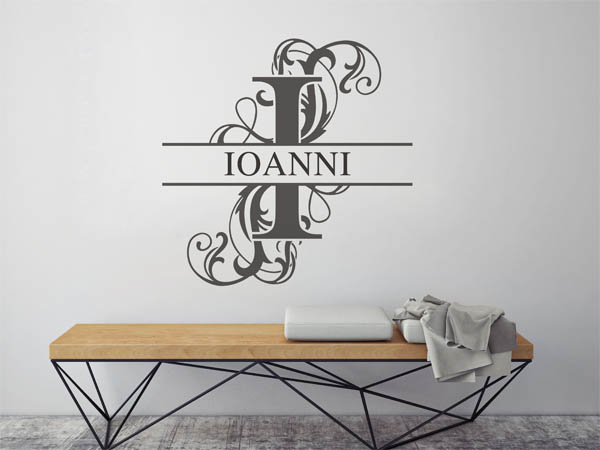 Wandtattoo verschnörkelter Buchstabe I mit Ioanni