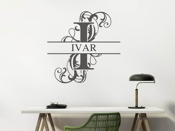 Wandtattoo verschnörkelter Buchstabe I mit Ivar