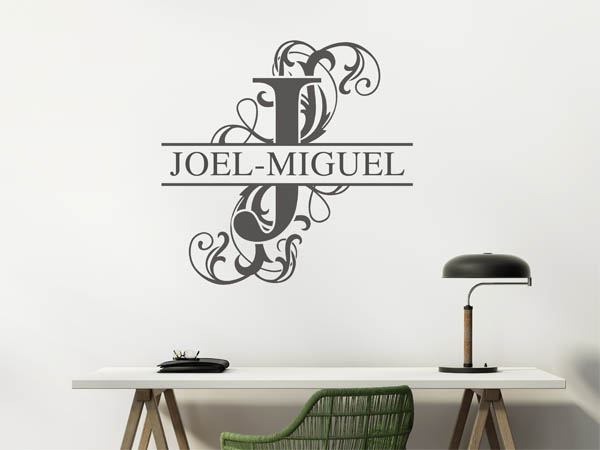 Wandtattoo verschnörkelter Buchstabe J mit Joel-Miguel