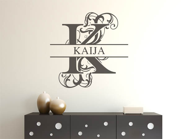 Wandtattoo verschnörkelter Buchstabe K mit Kaija