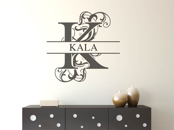 Wandtattoo verschnörkelter Buchstabe K mit Kala