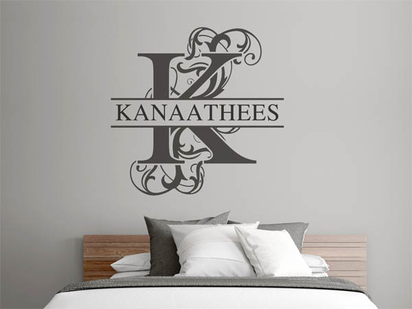 Wandtattoo verschnörkelter Buchstabe K mit Kanaathees