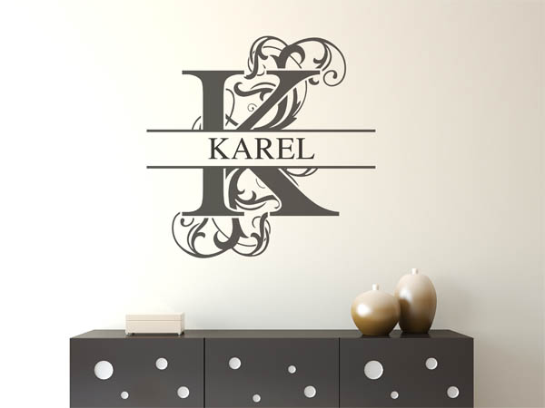 Wandtattoo verschnörkelter Buchstabe K mit Karel