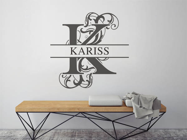 Wandtattoo verschnörkelter Buchstabe K mit Kariss
