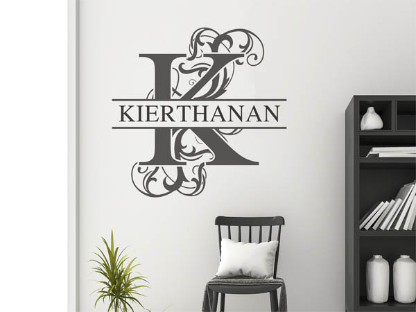 Wandtattoo verschnörkelter Buchstabe K mit Kierthanan