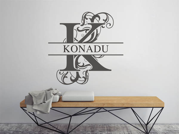 Wandtattoo verschnörkelter Buchstabe K mit Konadu