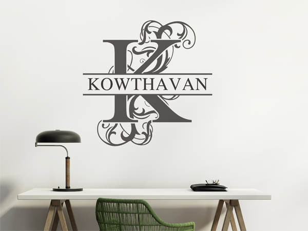 Wandtattoo verschnörkelter Buchstabe K mit Kowthavan