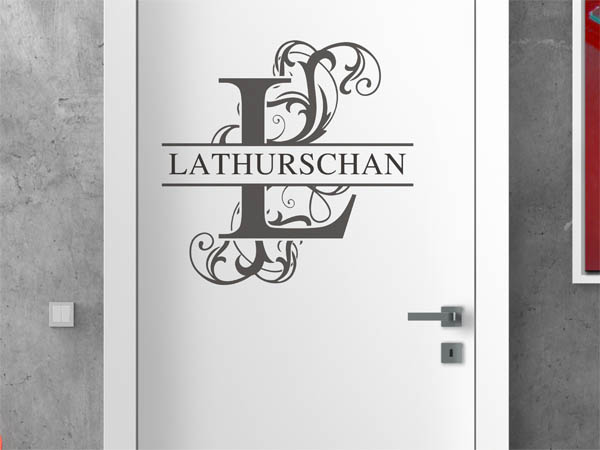 Wandtattoo verschnörkelter Buchstabe L mit Lathurschan