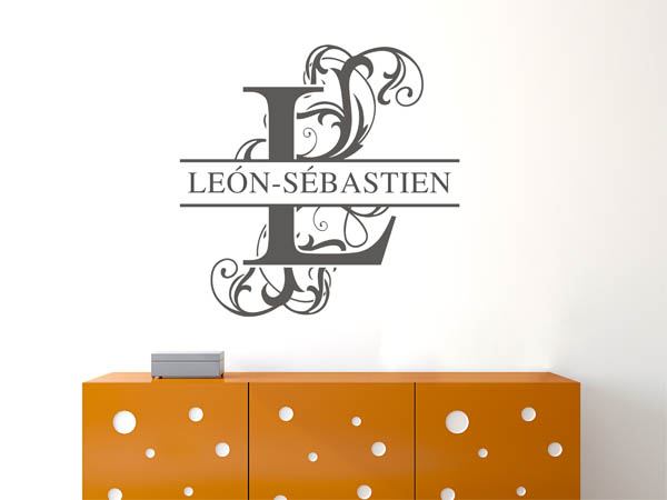 Wandtattoo verschnörkelter Buchstabe L mit León-Sébastien