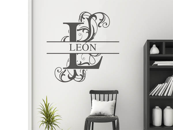 Wandtattoo verschnörkelter Buchstabe L mit León