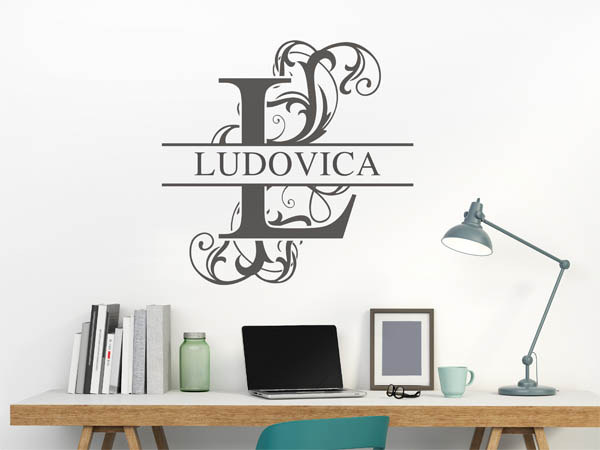 Wandtattoo verschnörkelter Buchstabe L mit Ludovica