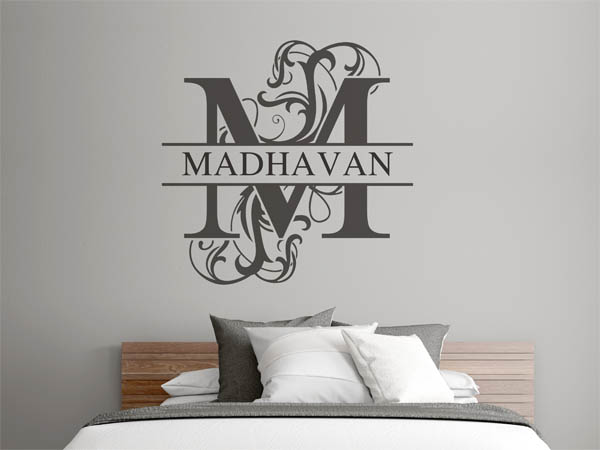 Wandtattoo verschnörkelter Buchstabe M mit Madhavan