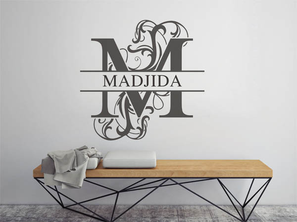 Wandtattoo verschnörkelter Buchstabe M mit Madjida