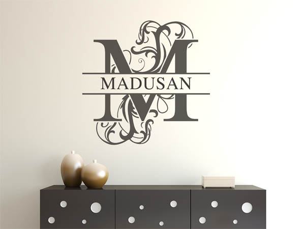 Wandtattoo verschnörkelter Buchstabe M mit Madusan