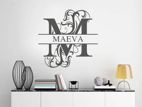 Wandtattoo verschnörkelter Buchstabe M mit Maeva