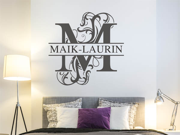 Wandtattoo verschnörkelter Buchstabe M mit Maik-Laurin