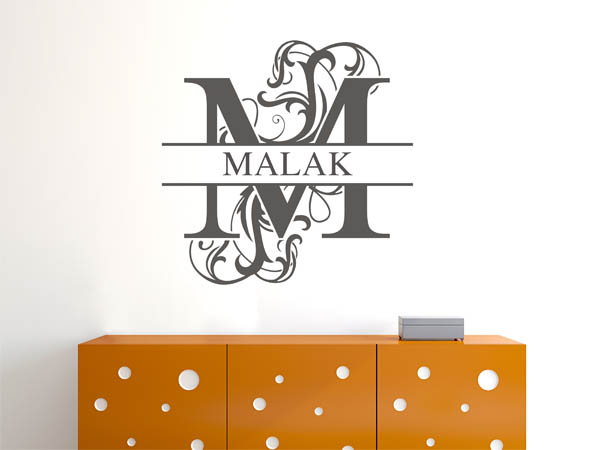 Wandtattoo verschnörkelter Buchstabe M mit Malak