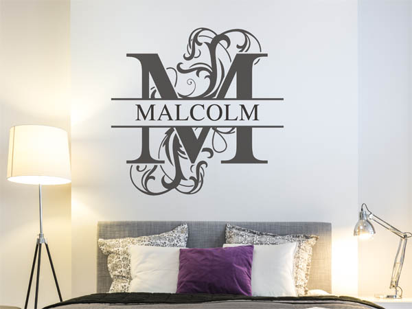 Wandtattoo verschnörkelter Buchstabe M mit Malcolm