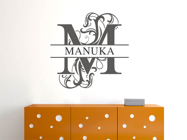 Wandtattoo verschnörkelter Buchstabe M mit Manuka