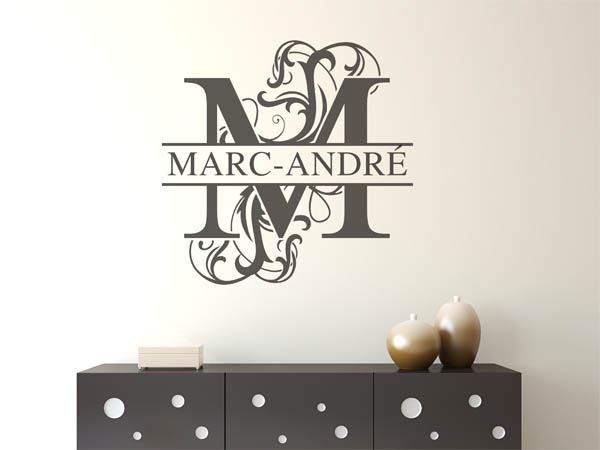 Wandtattoo verschnörkelter Buchstabe M mit Marc-André
