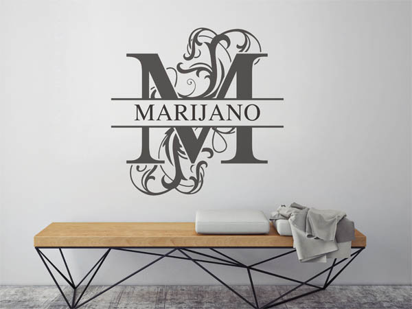 Wandtattoo verschnörkelter Buchstabe M mit Marijano