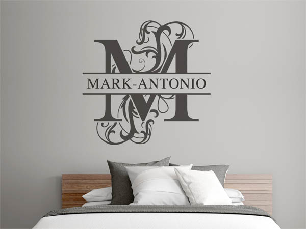 Wandtattoo verschnörkelter Buchstabe M mit Mark-Antonio
