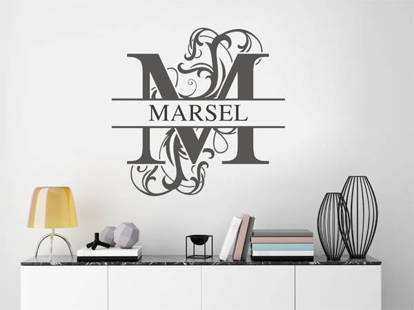 Wandtattoo verschnörkelter Buchstabe M mit Marsel