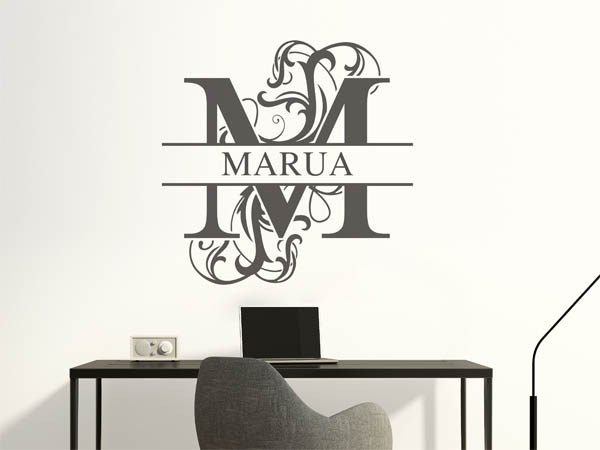 Wandtattoo verschnörkelter Buchstabe M mit Marua