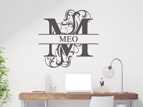 Wandtattoo verschnörkelter Buchstabe M mit Meo