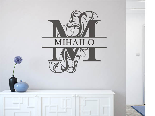 Wandtattoo verschnörkelter Buchstabe M mit Mihailo