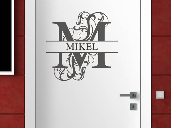 Wandtattoo verschnörkelter Buchstabe M mit Mikel