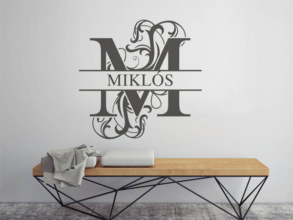 Wandtattoo verschnörkelter Buchstabe M mit Miklós