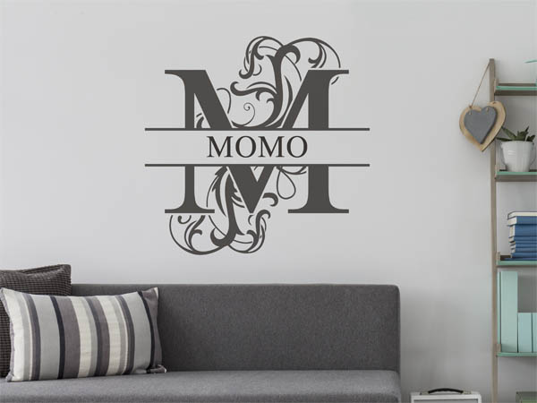 Wandtattoo verschnörkelter Buchstabe M mit Momo