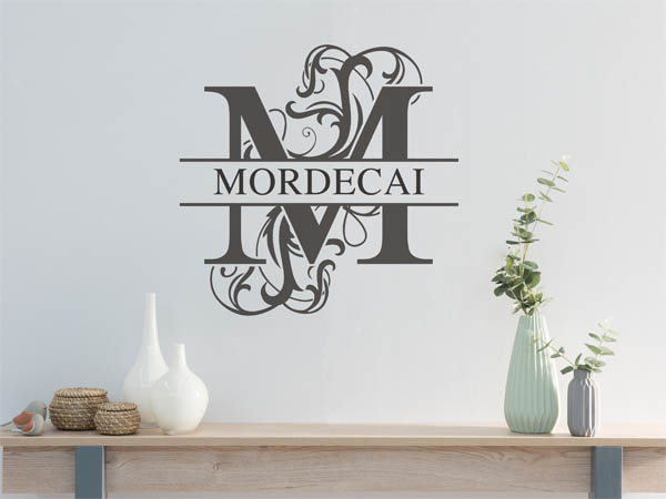 Wandtattoo verschnörkelter Buchstabe M mit Mordecai