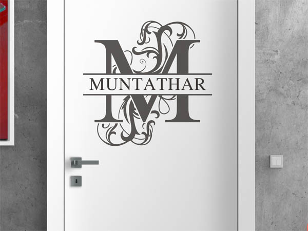 Wandtattoo verschnörkelter Buchstabe M mit Muntathar