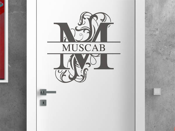 Wandtattoo verschnörkelter Buchstabe M mit Muscab