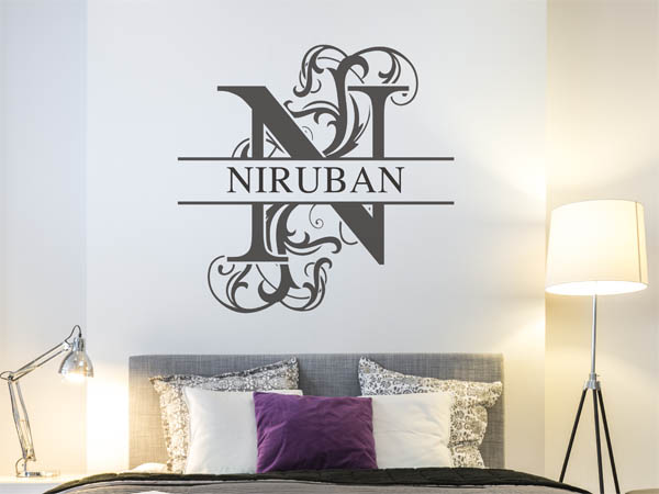 Wandtattoo verschnörkelter Buchstabe N mit Niruban