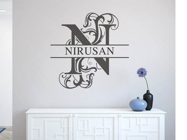 Wandtattoo verschnörkelter Buchstabe N mit Nirusan