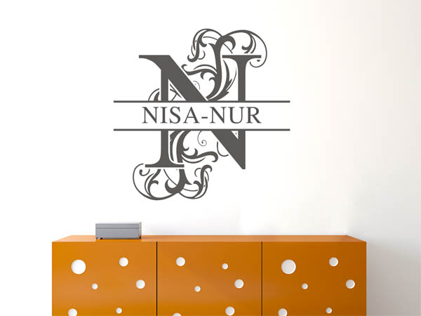 Wandtattoo verschnörkelter Buchstabe N mit Nisa-Nur