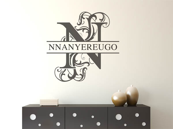 Wandtattoo verschnörkelter Buchstabe N mit Nnanyereugo