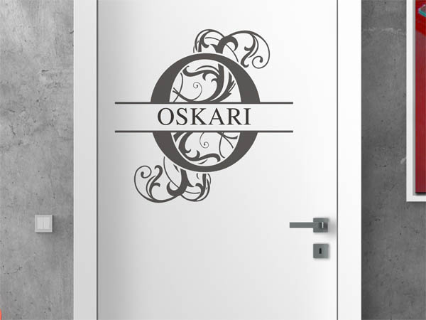 Wandtattoo verschnörkelter Buchstabe O mit Oskari