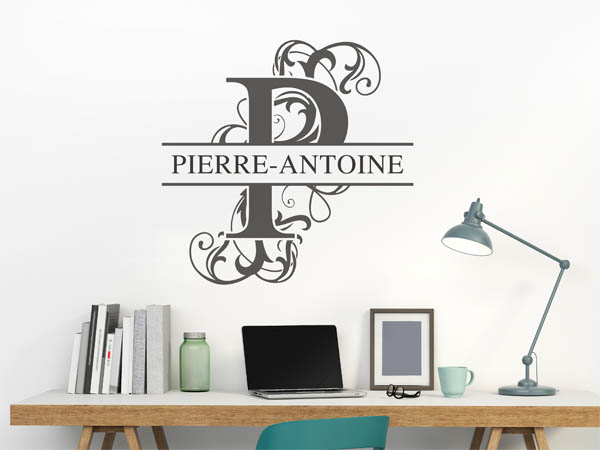 Wandtattoo verschnörkelter Buchstabe P mit Pierre-Antoine