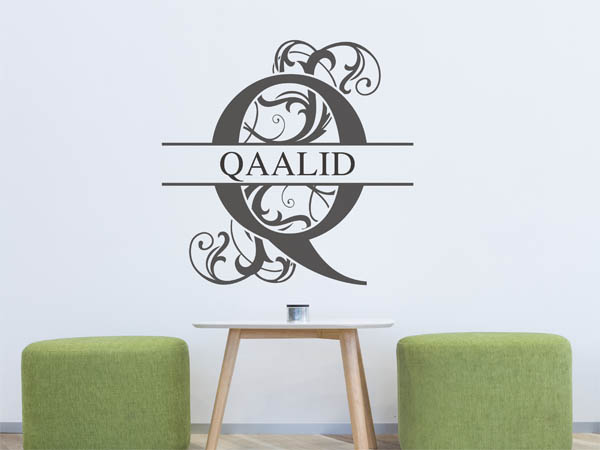 Wandtattoo verschnörkelter Buchstabe Q mit Qaalid