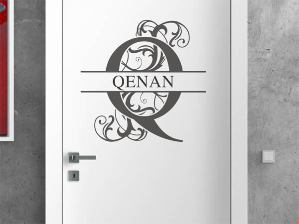Wandtattoo verschnörkelter Buchstabe Q mit Qenan