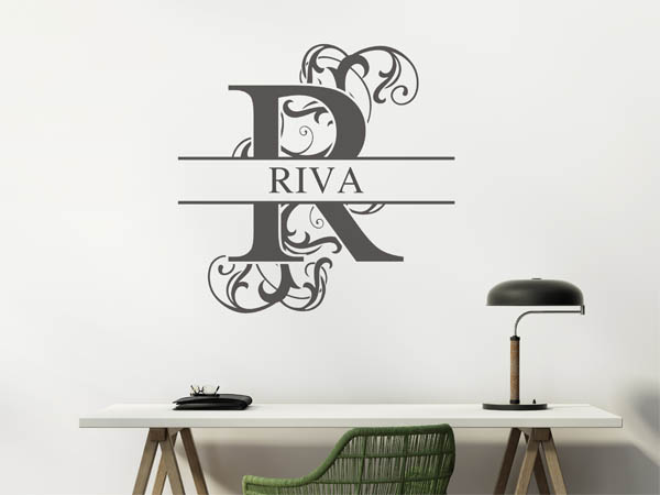 Wandtattoo verschnörkelter Buchstabe R mit Riva