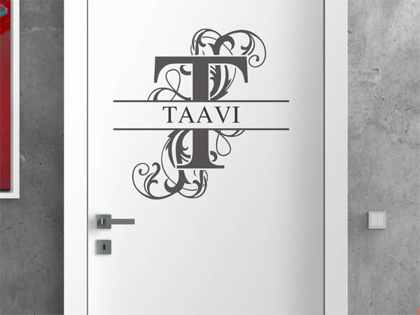 Wandtattoo verschnörkelter Buchstabe T mit Taavi