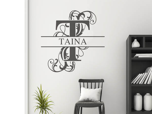 Wandtattoo verschnörkelter Buchstabe T mit Taina